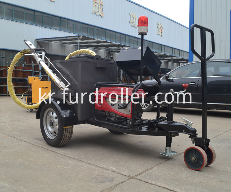 asphalt sealing machine